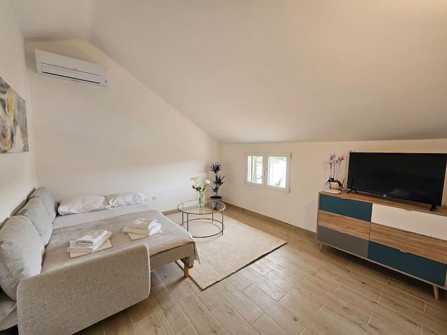 Apartment Maris Sea View